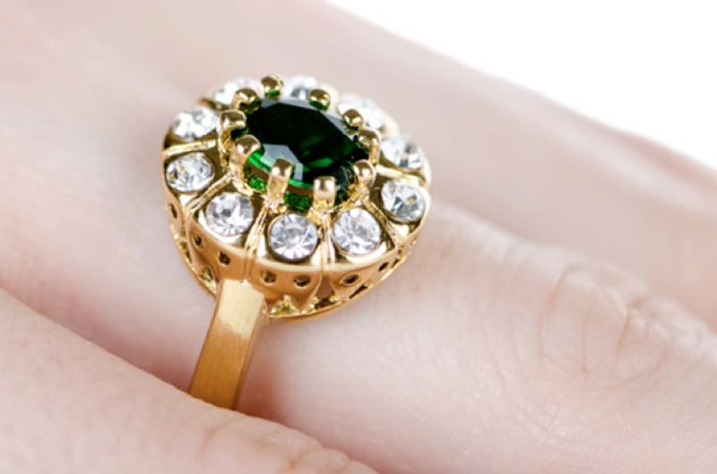 Stunning green diamond centerpiece surrounded by white diamonds