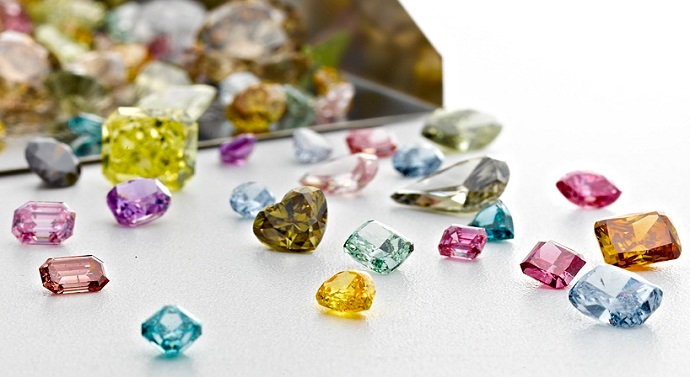 Clarity enhanced colored diamonds