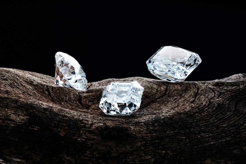 Wearing Diamonds Properly with Any Outfit You Choose