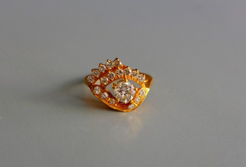 Elegant Chinese gold and diamond eye ring