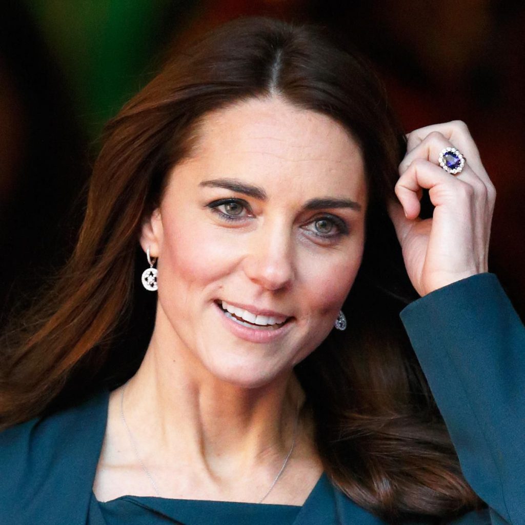 Duchess Kate showing off her antique ring