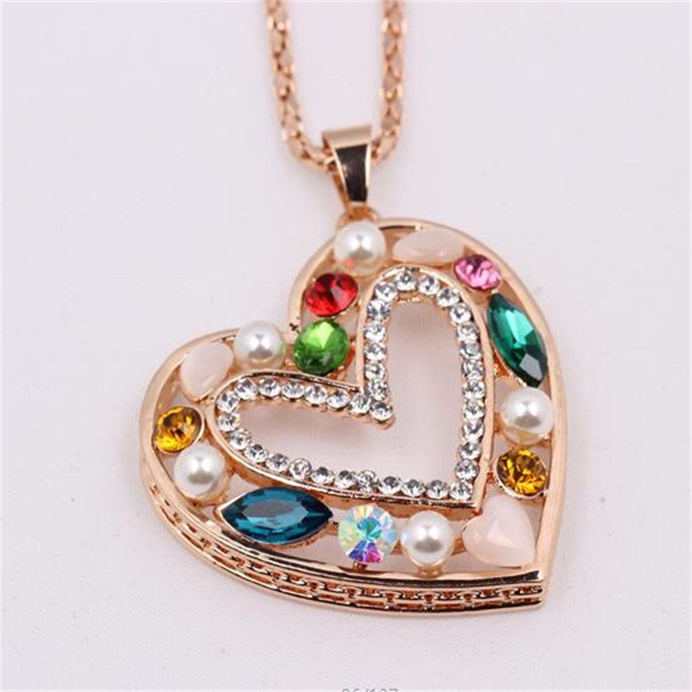 Heart-shaped rose gold diamond and pearl necklace